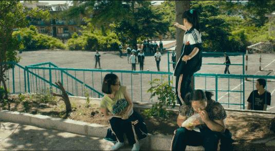 里皮祭拜天地?看周星驰,吴京,马丽手把手教你踢球