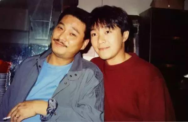 他们曾经是周星驰老爸，各个都是影坛大咖，现已去世大半