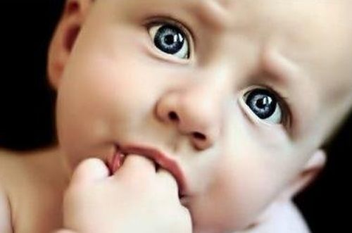 如何让宝宝快速停止啼哭,婴儿啼哭的常见原因和处理方法