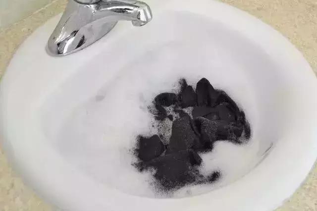 夏季衣服缩水了怎么让它变回原形,羊毛衣服机洗缩水了怎么恢复原样