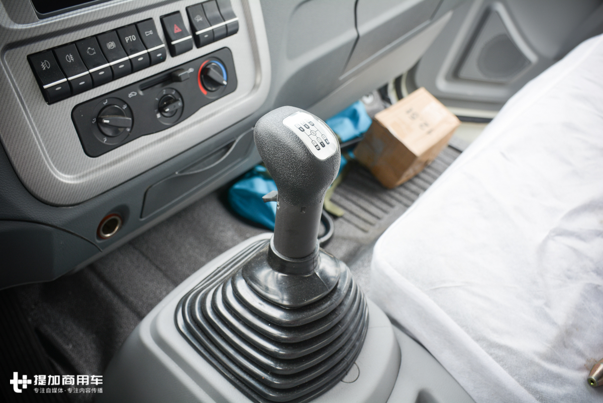 轻卡蓝牌搅拌车,商用混凝土搅拌车多少钱一台