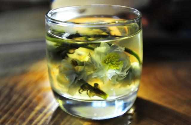 吸烟的人喝啥对肺好,经常吸烟的人喝什么茶可以清肺