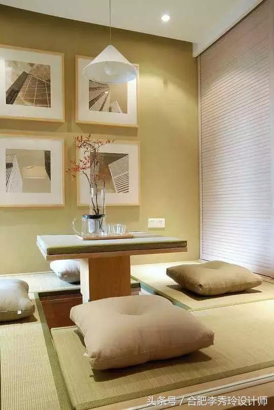 把阳台改成小卧室榻榻米,房子不大但能容得下一家老小