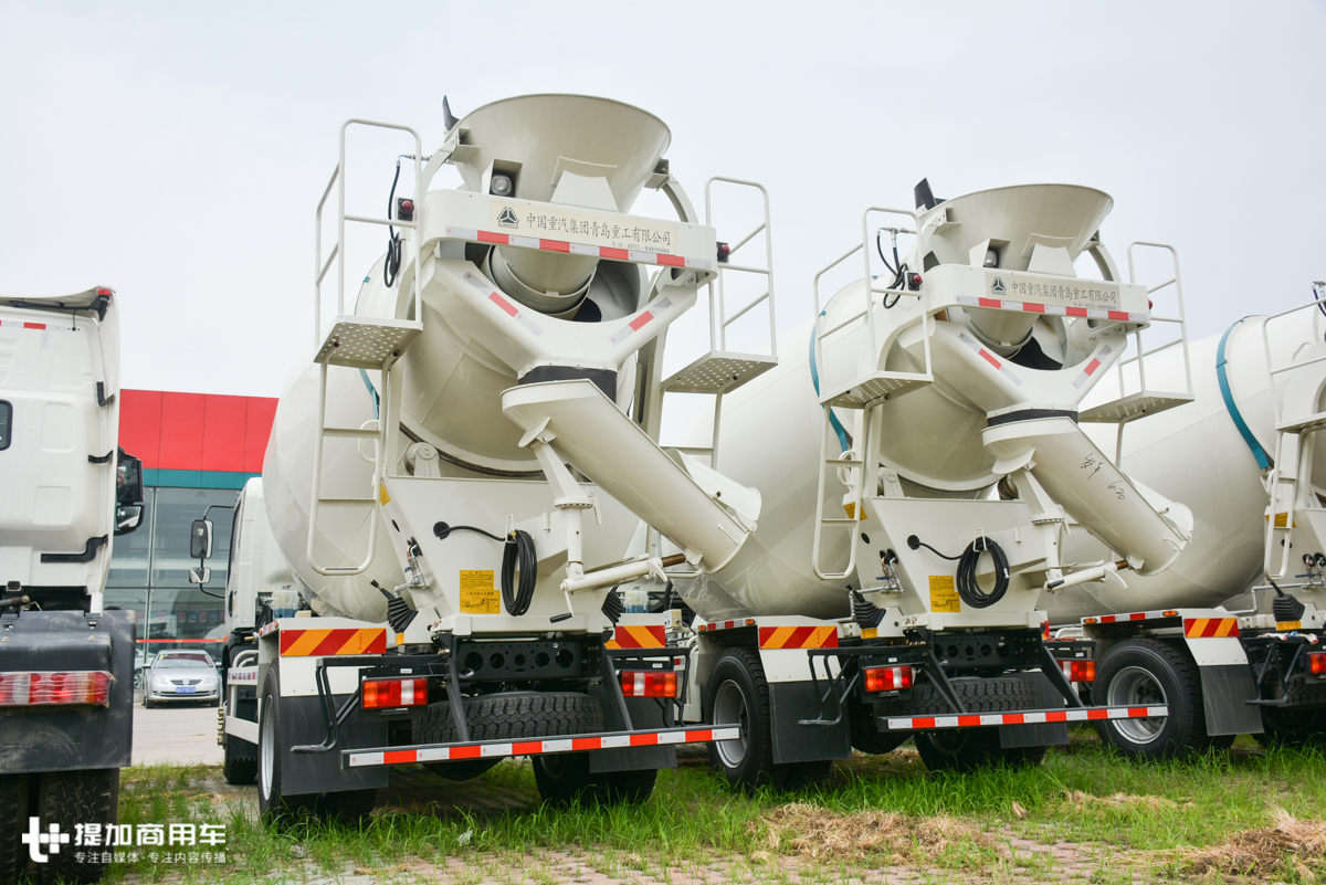 轻卡蓝牌搅拌车,商用混凝土搅拌车多少钱一台