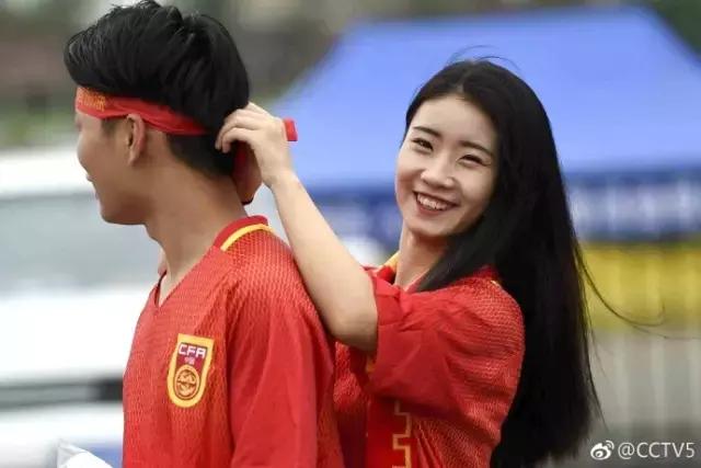 赢了！中乌大战1:0！*歌国**响彻江城！