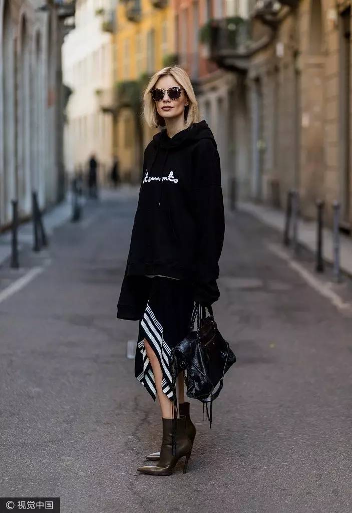 卫衣不好看怎么搭配,卫衣不好看搭配什么裤子