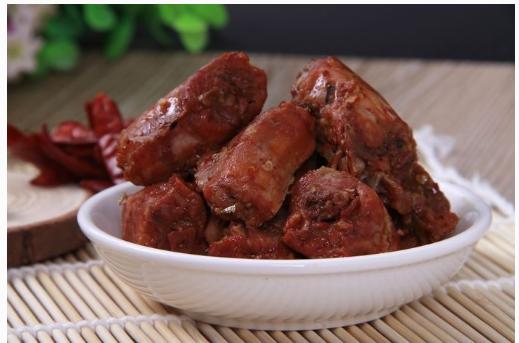 周黑鸭鸭脖60元一斤,摆摊卖周黑鸭鸭头10元3个