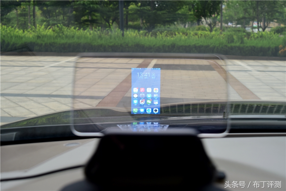 宝马hud升级全过程,让汽车变得更智能