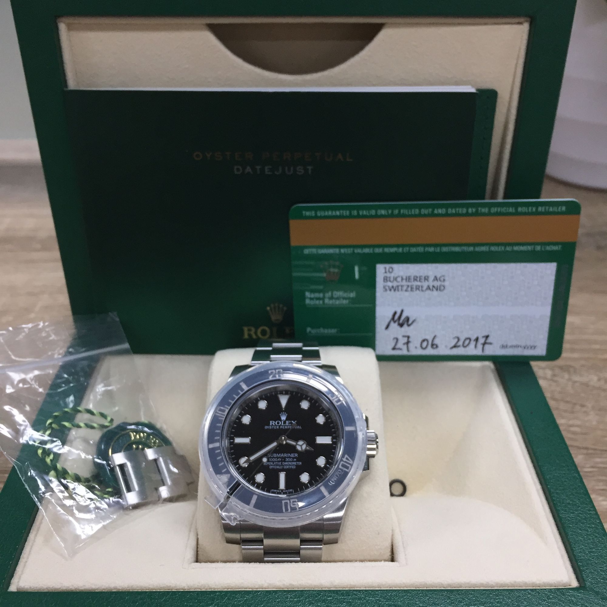 一年内价格持续飙升的-劳力士黑水鬼114060无历黑鬼