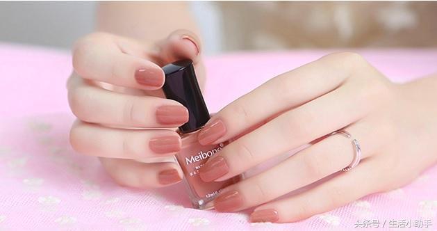 流行色指甲油,诉说你的高冷范儿、绕指柔