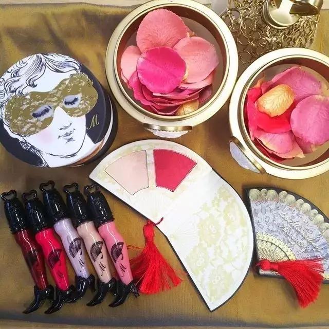 平价圣诞限定礼盒彩妆,圣诞限定彩妆合集