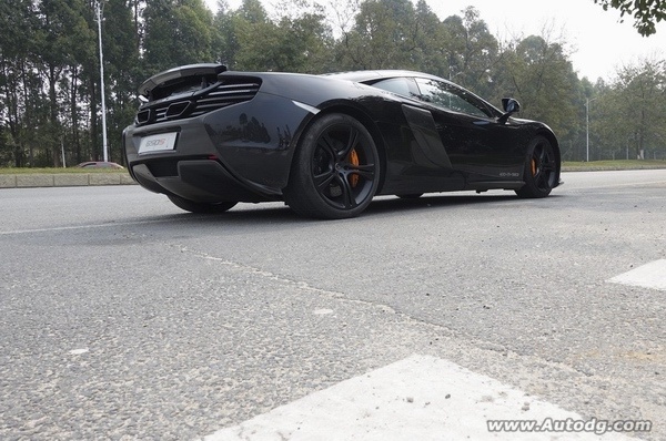 趁女神都去聚会黎Sir偷偷带网友去松山湖约跑!