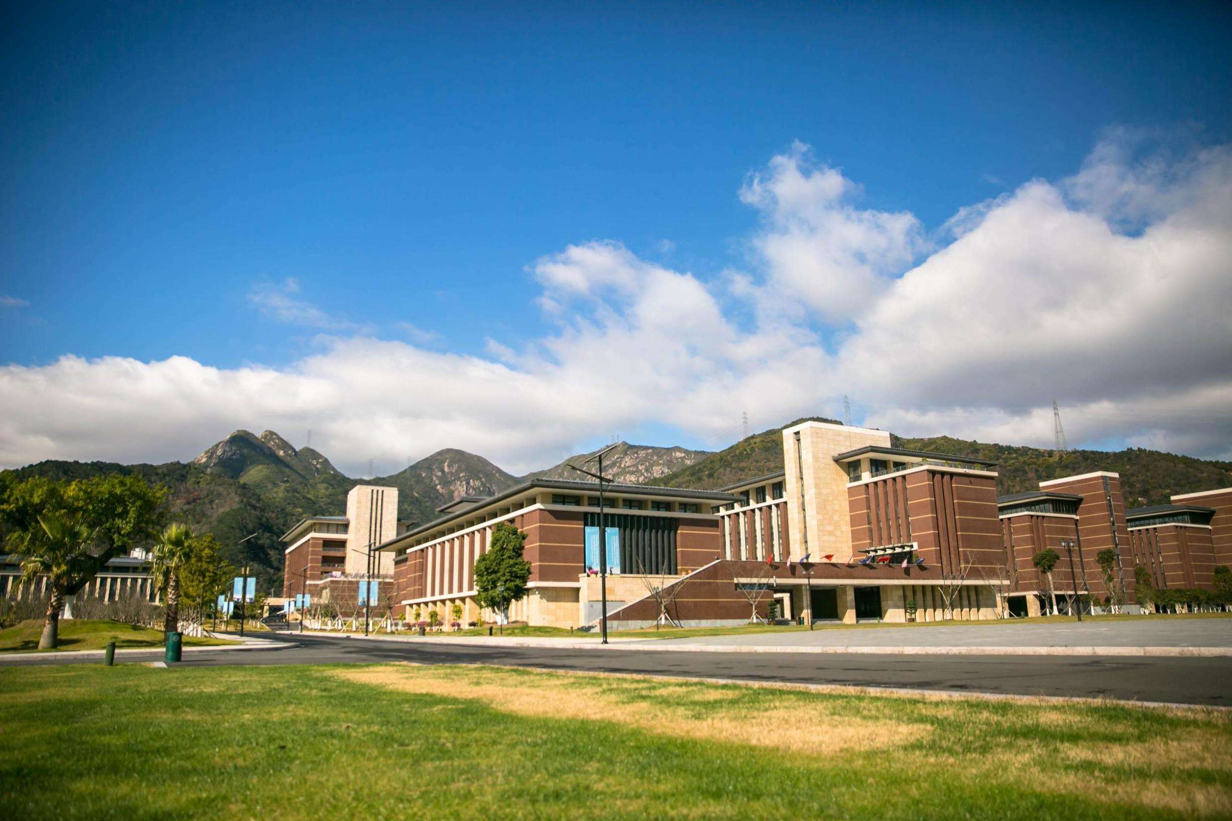 去外省上大学需要准备哪些,去外地大学要学什么生活技巧