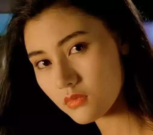 港姐70年:从豪门儿媳,到街边站台,背后是香港经济的大洗牌