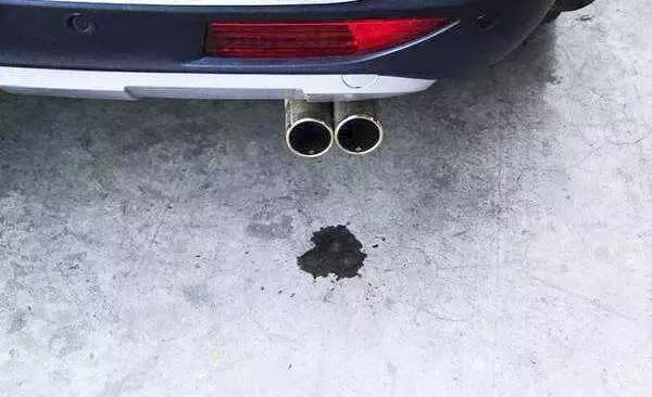 汽车排气管:排气的时候怎么还排出水来了