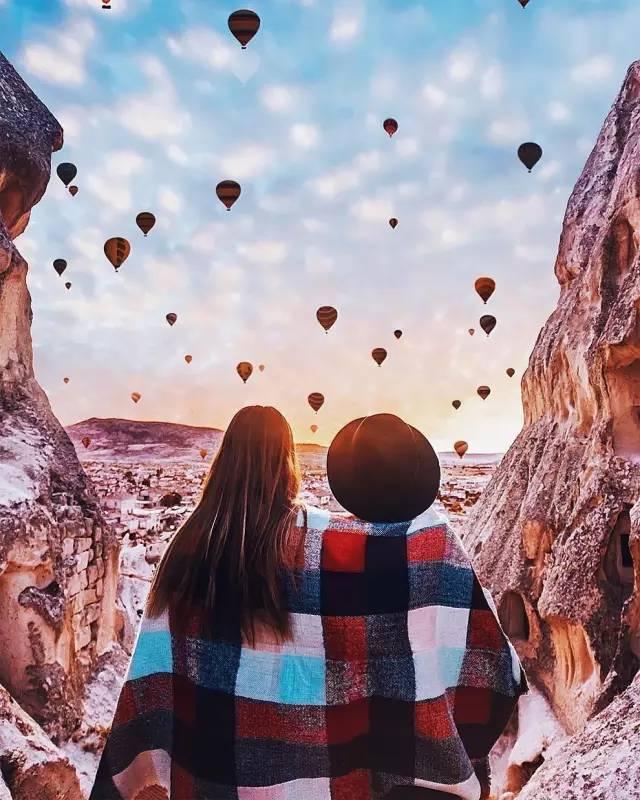 22岁大学生，靠一支画笔就能环游世界，他是怎么做到的？