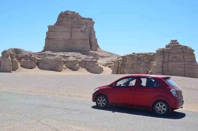 老爷子陪老伴穷游,带着老伴穷游