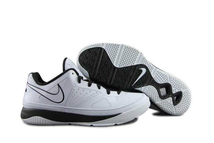 nba球星对詹姆斯球鞋的评价,詹姆斯支线见证5代偏小吗