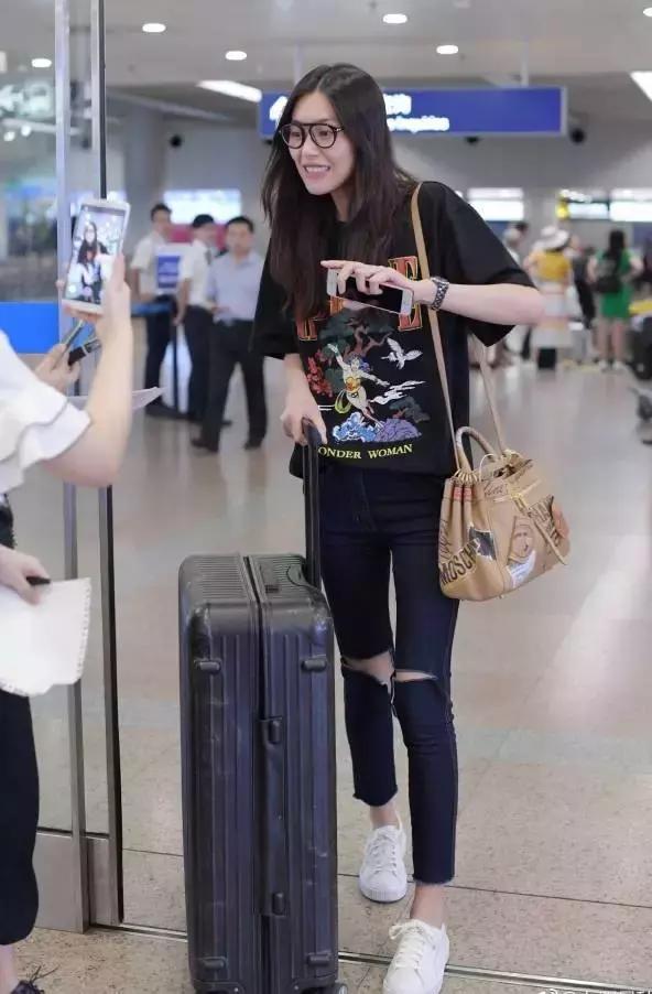 刘雯同款鞋子是什么牌子,刘雯最火的一双鞋