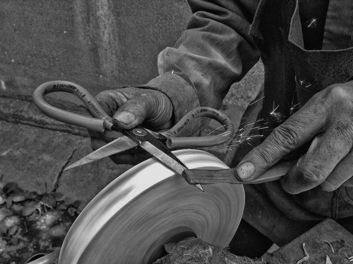 即将消失的手艺——磨剪子铲菜刀