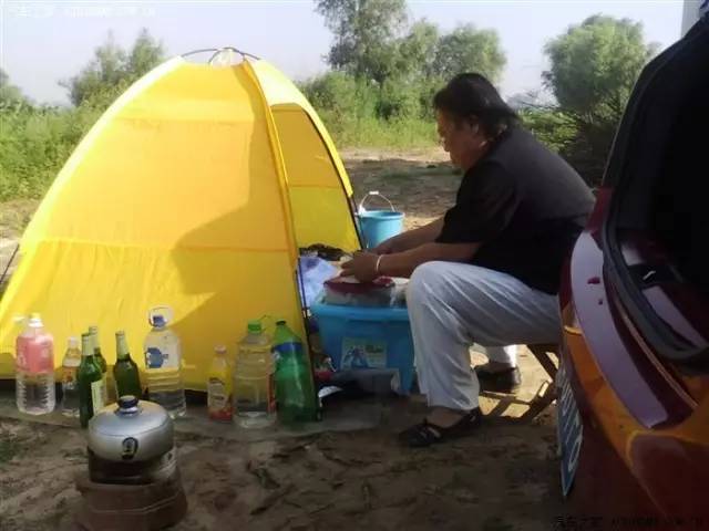 带着老伴穷游,60大叔自驾房车带老伴环游中国