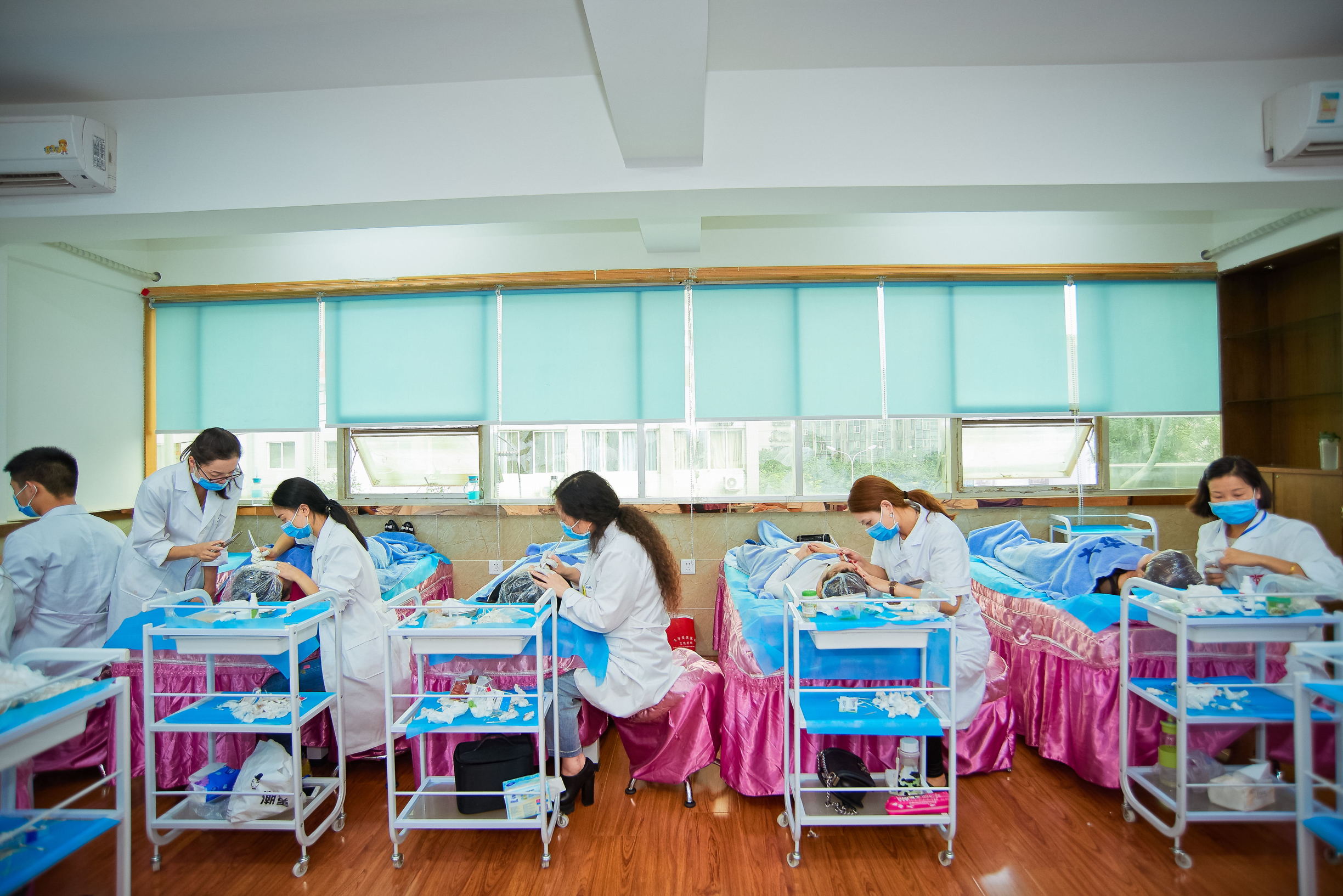 纹绣师用的是碘伏消毒还是酒精,纹绣师消毒与卫生观念