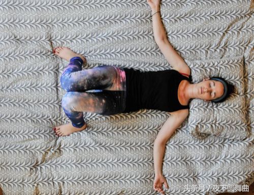 早上起床背痛活动后缓解,早上起来后背疼痛怎么缓解