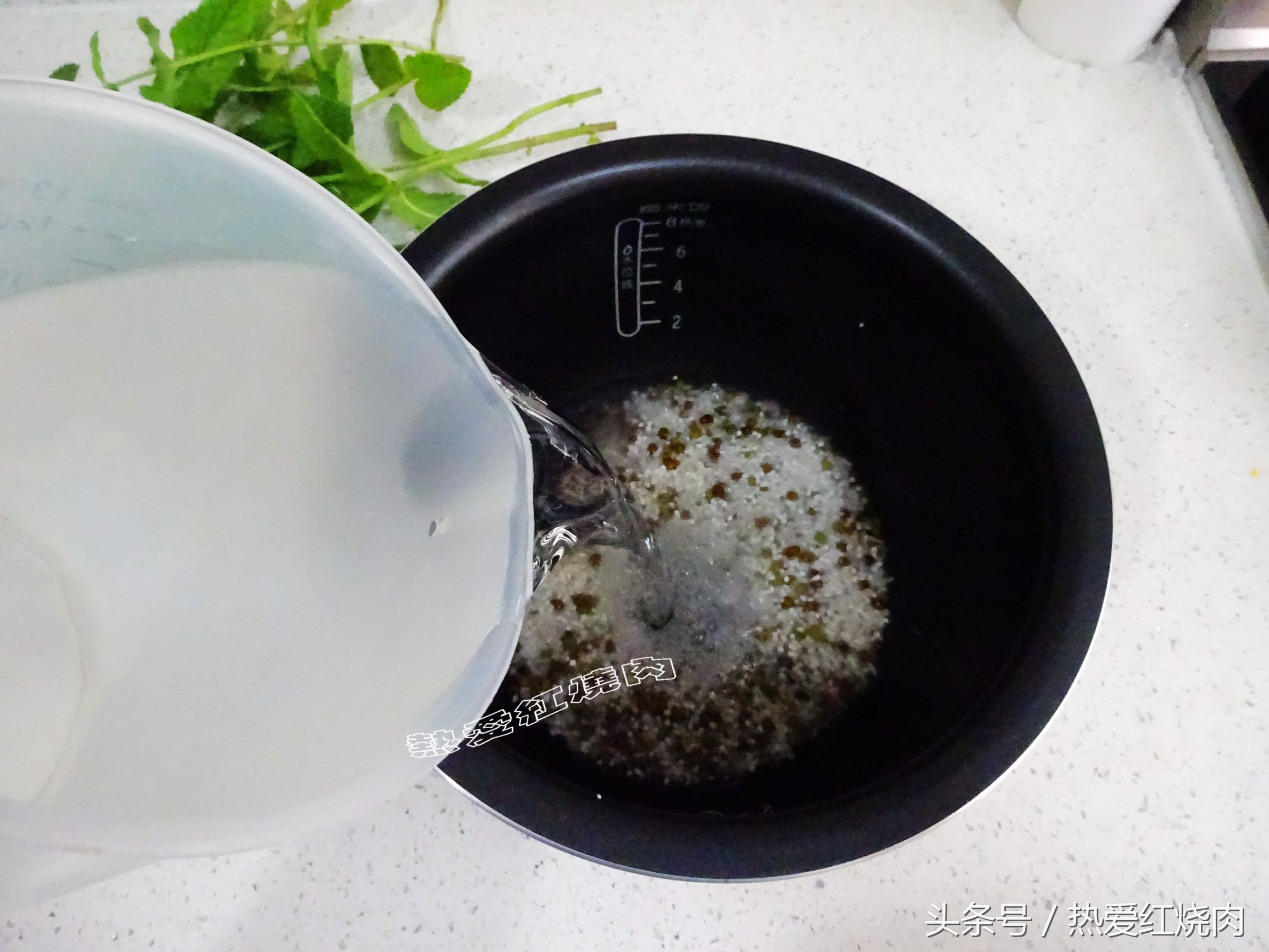 熬粥不浓稠,熬粥太稠了加凉水好还是热水好