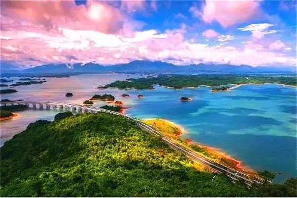 中国最新水上公路视频,中国首条水上公路视频