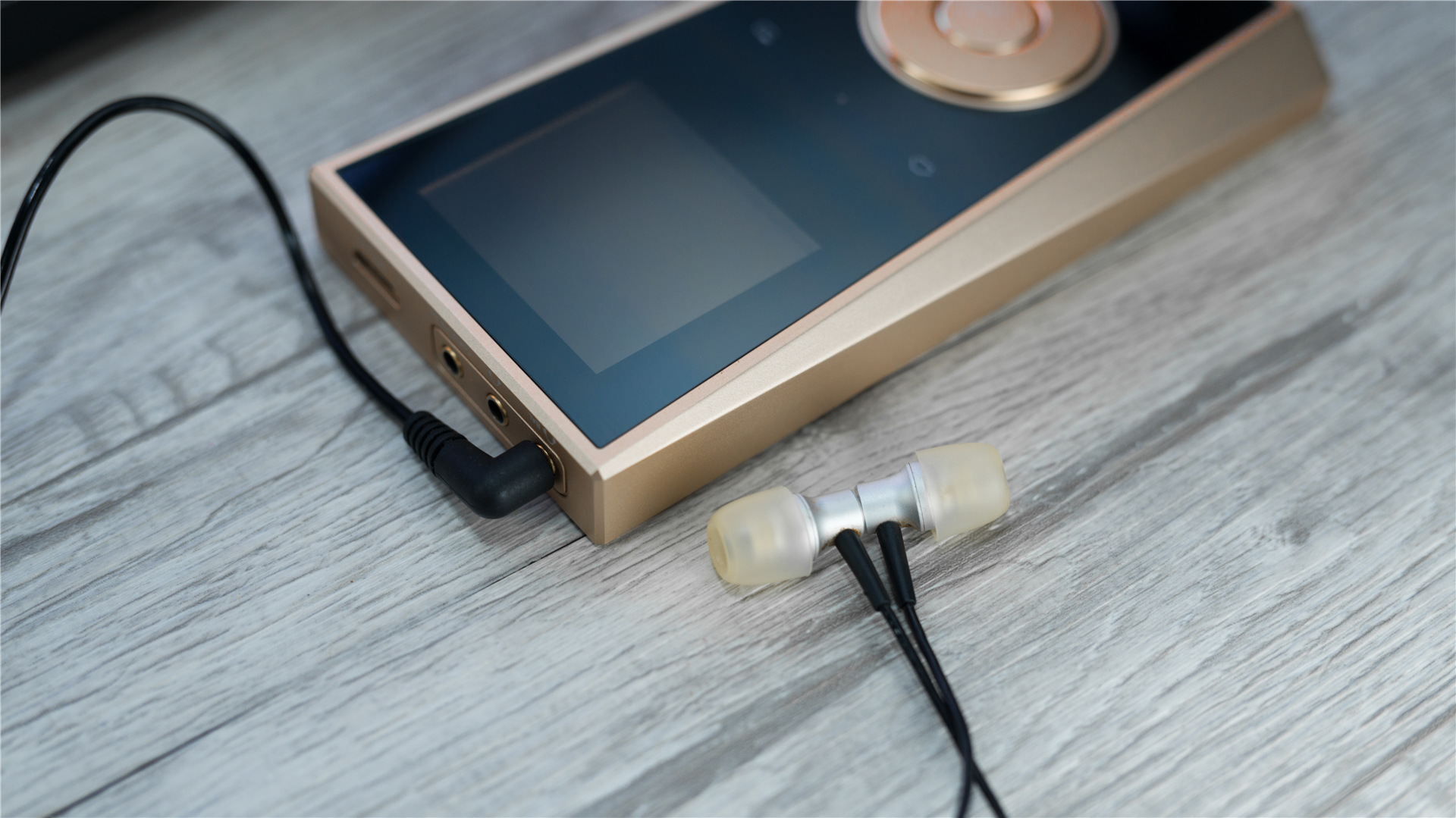 1万元内的便携无损播放器,价格150元左右的便携音响带视频的