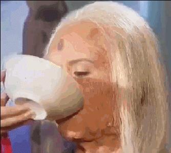 幽默搞笑：没有新欢，也要打扮的美美的