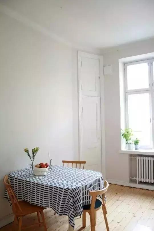 给餐桌铺上桌布,美颜瞬间完成