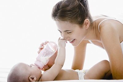 婴儿换奶粉品牌注意事项,一段奶粉换二段奶粉有哪些注意的