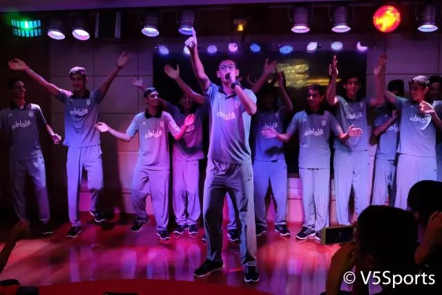 嗨翻天！亚洲足球小将夜游江城六国少年才华横溢