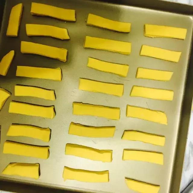 宝宝出牙期买牙胶还是磨牙饼干,怎么自制无糖无盐宝宝磨牙饼干