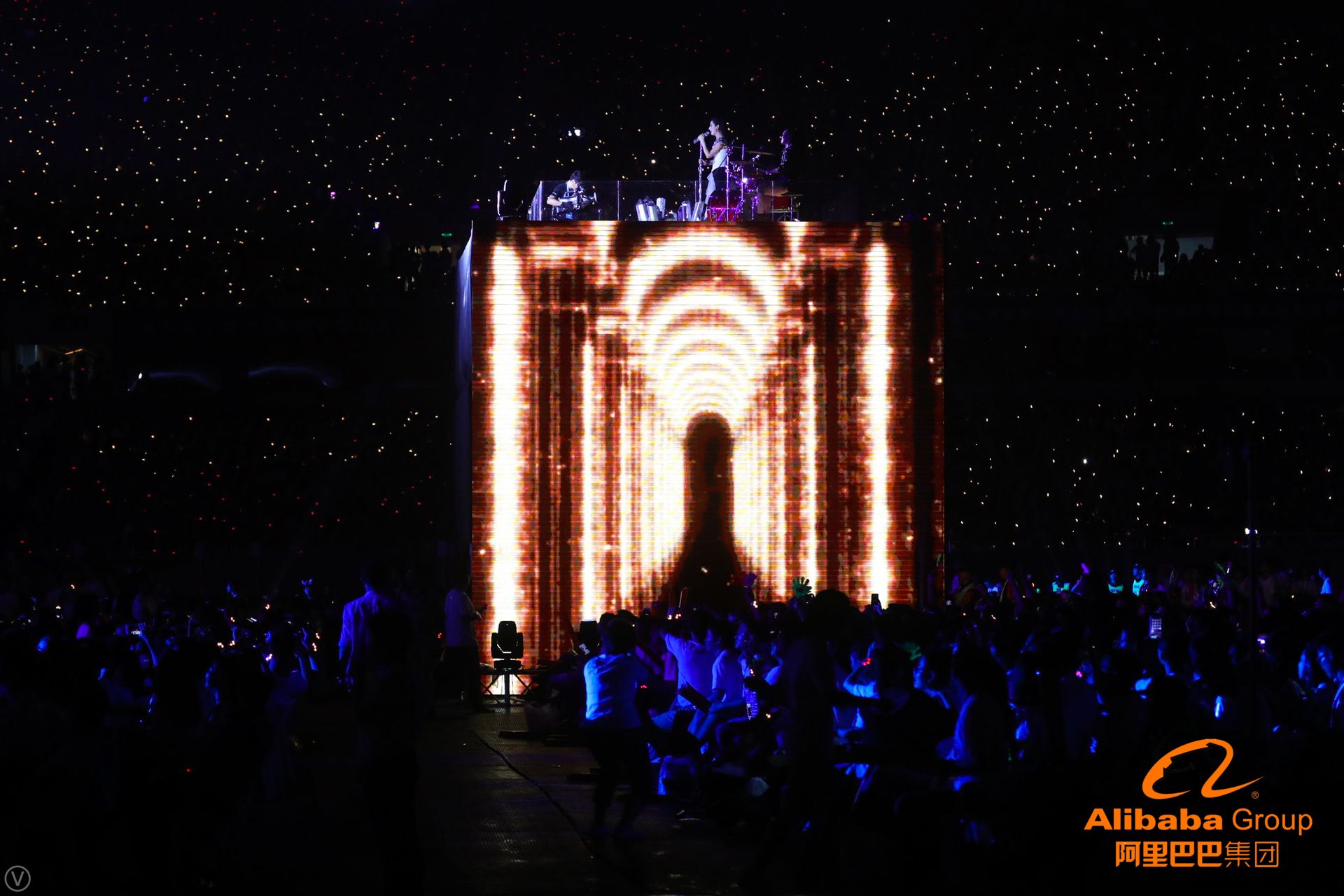 这些高清大图告诉你，今天刷屏朋友圈的阿里年会到底在玩什么？