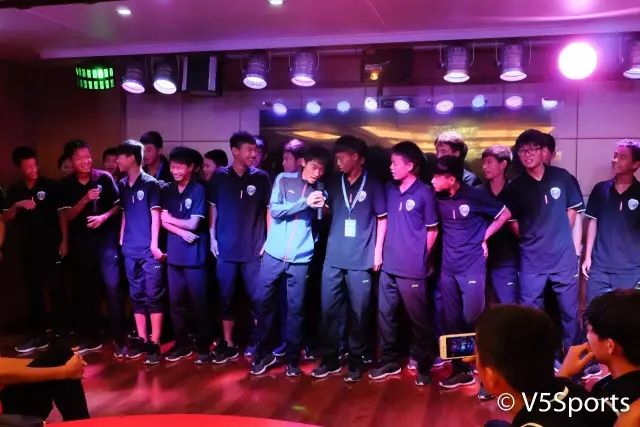 嗨翻天！亚洲足球小将夜游江城六国少年才华横溢