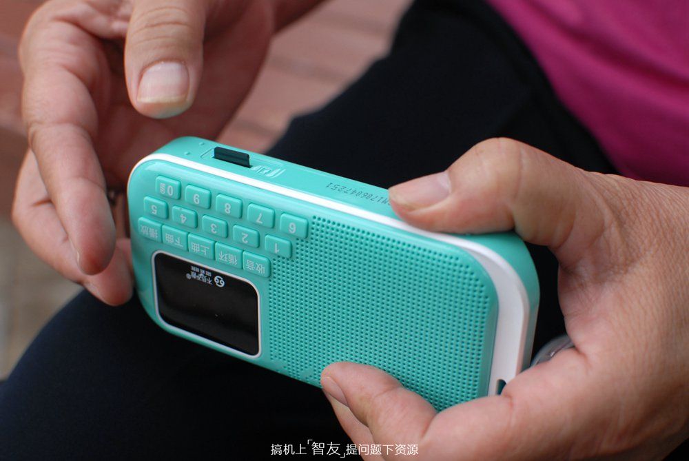 去公园遛弯乐呵怎么少得了它？——不见不散便携插卡音箱LV960体验