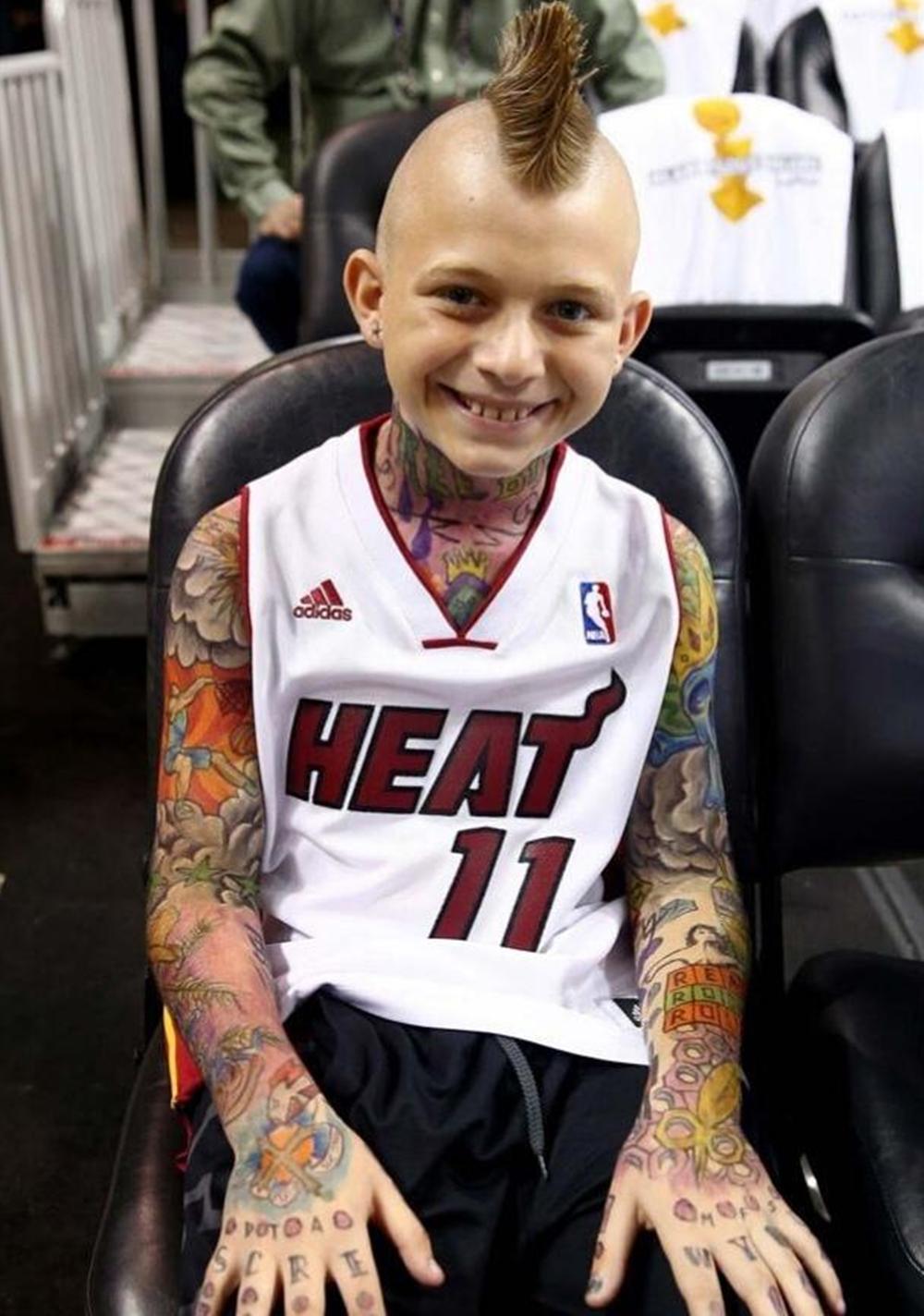 nba鐞冭糠淇′话,nba绾硅韩鐞冭糠