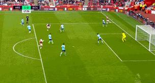 十人兵工厂三球完胜！打脸型前锋再现两球一助攻为温格续命！