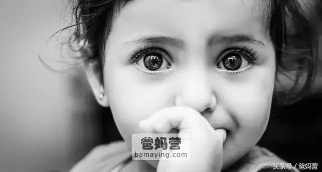 有一种瘾，叫“吃手”：如何戒掉孩子吃手的毛病？