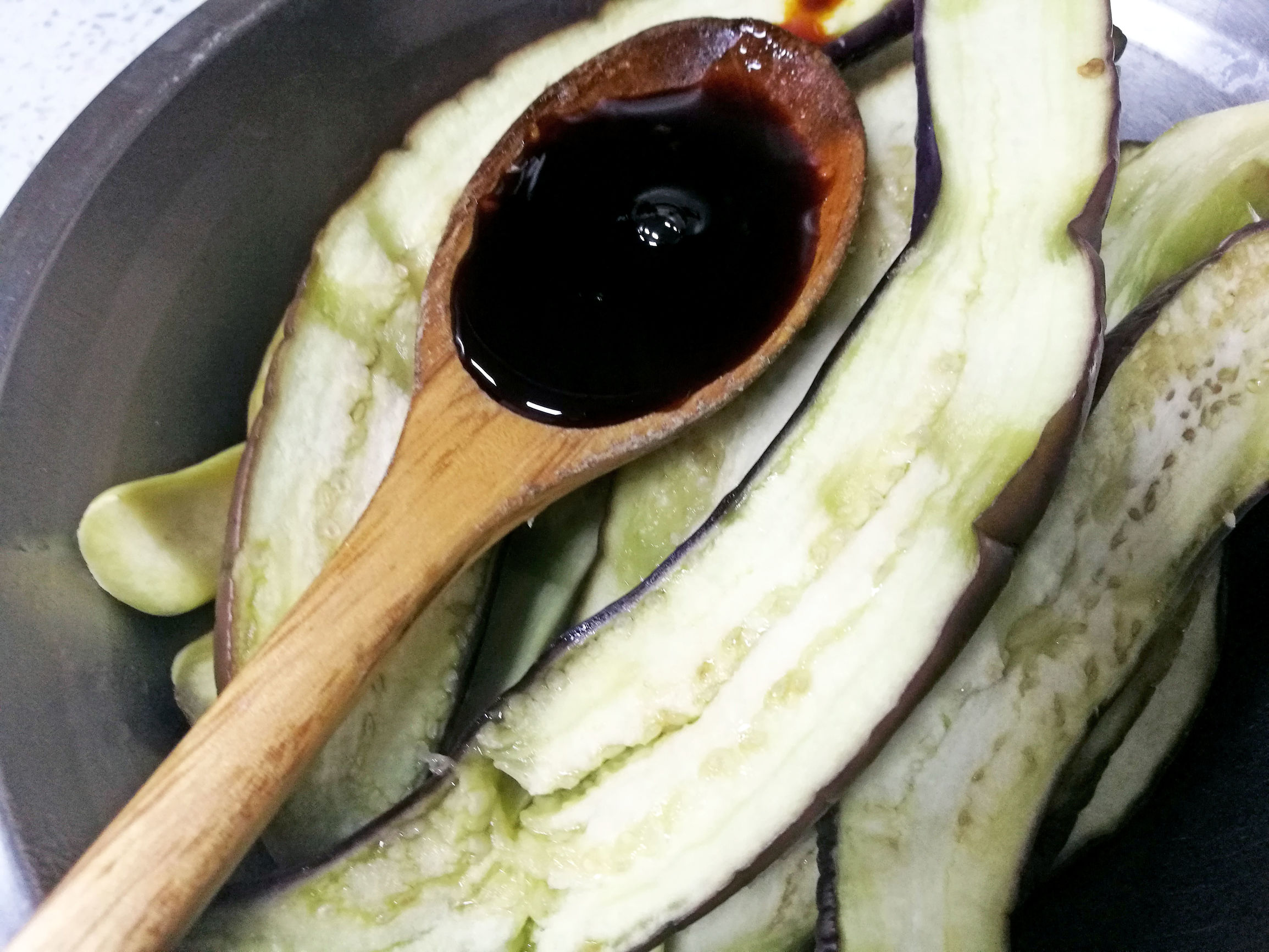 烧茄子无需油炸上锅蒸,烧茄子不过油蒸十分钟