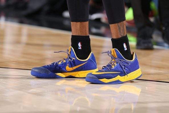 冠军战靴fmvp,fmvp第一款是几年出的