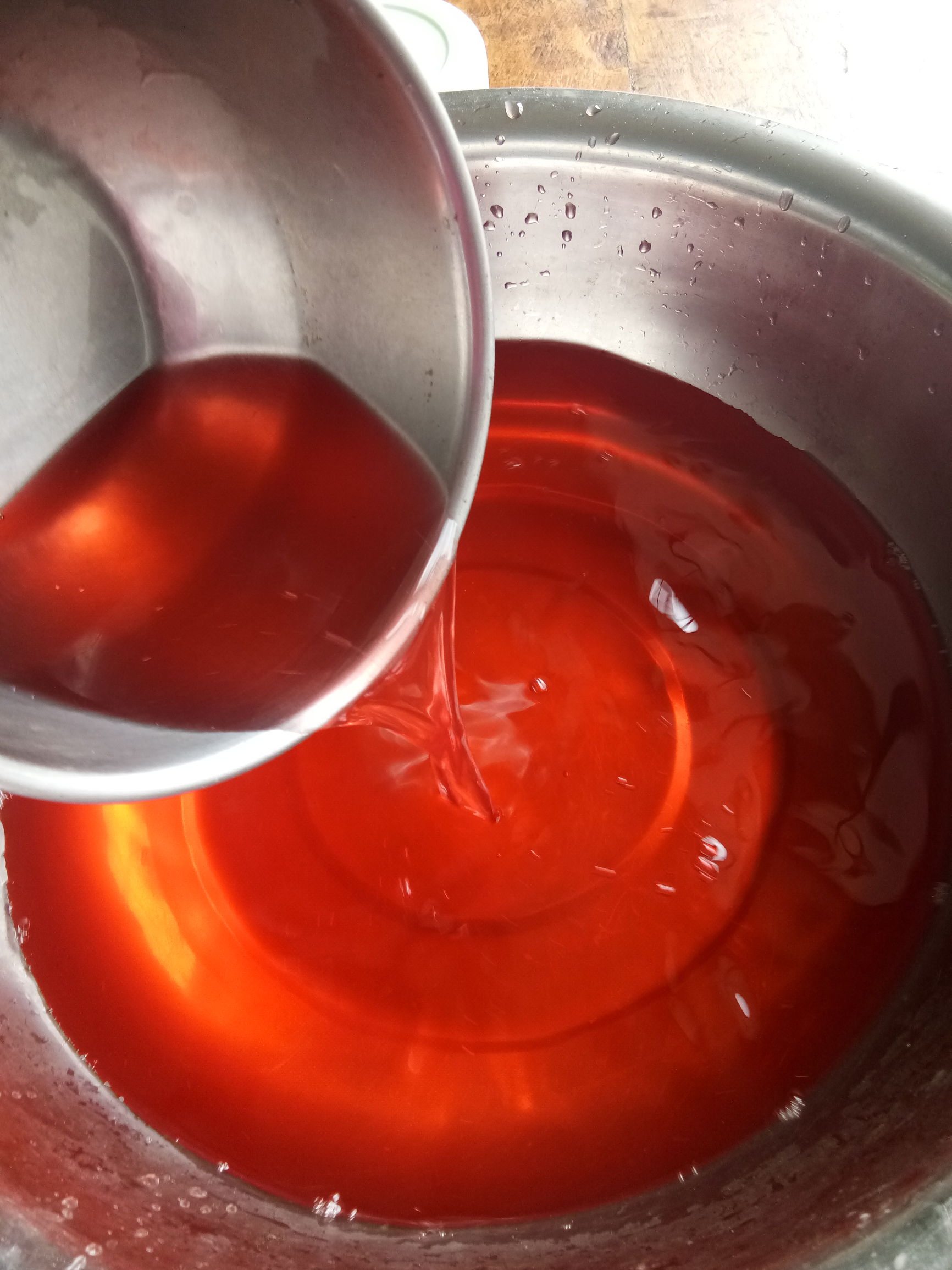 没有榨汁机怎么用瓶子榨果汁,没有榨汁机怎么可以做成汁