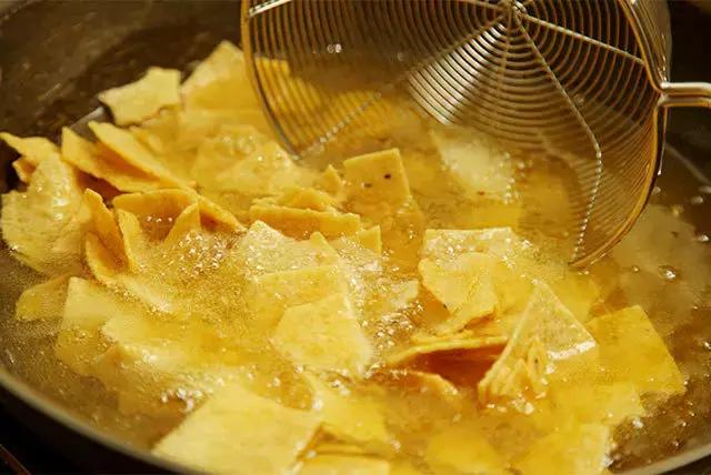 长豆角这样做冬天留着吃特别好吃,长豆角干了还能吃吗