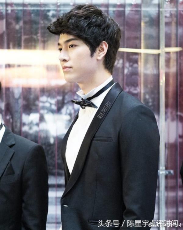 泰国时尚圈新晋宠儿神哥GxxodItthipat轻松驾驭百变造型