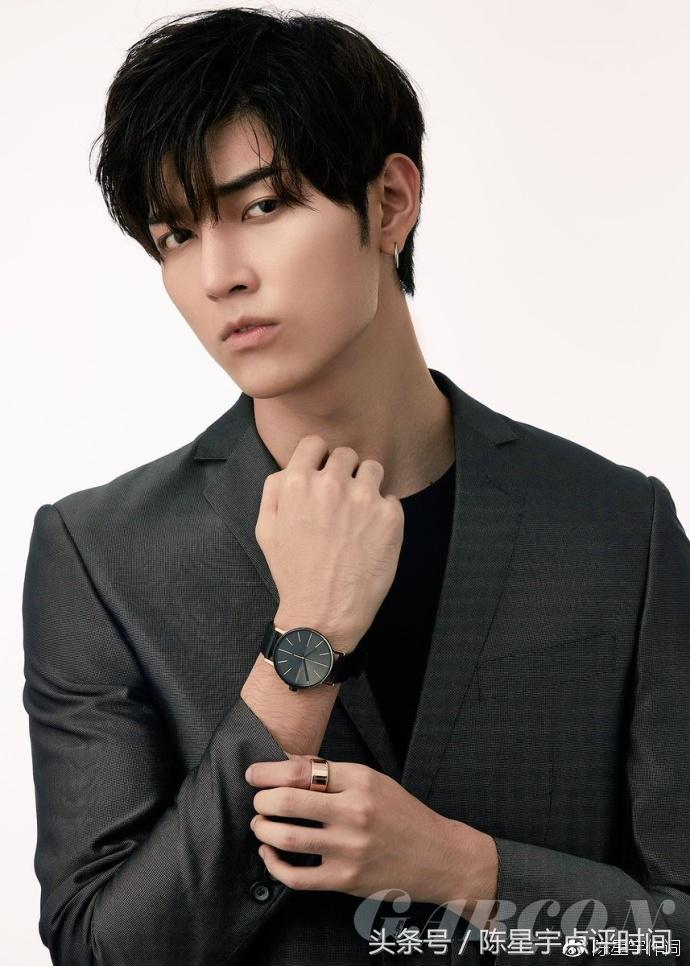 泰国时尚圈新晋宠儿神哥GxxodItthipat轻松驾驭百变造型