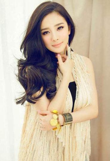 杨幂饱满额头的发型,额头高怎么卷出来好看