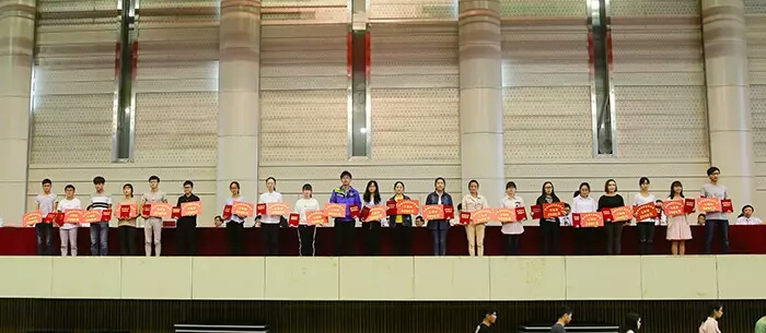 我校隆重举行新生典礼,新生入学仪式暨开学典礼