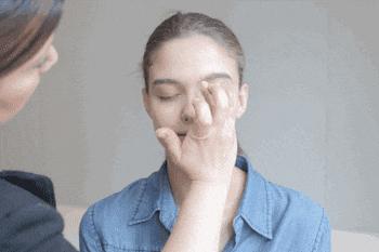 36岁的张钧甯“冻龄”人设不保?眼纹遮不住,周迅也有这个问题?